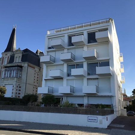 Royan - Vue Mer Pour Cet Appartement Face A La Plage - Grande Conche Exterior photo
