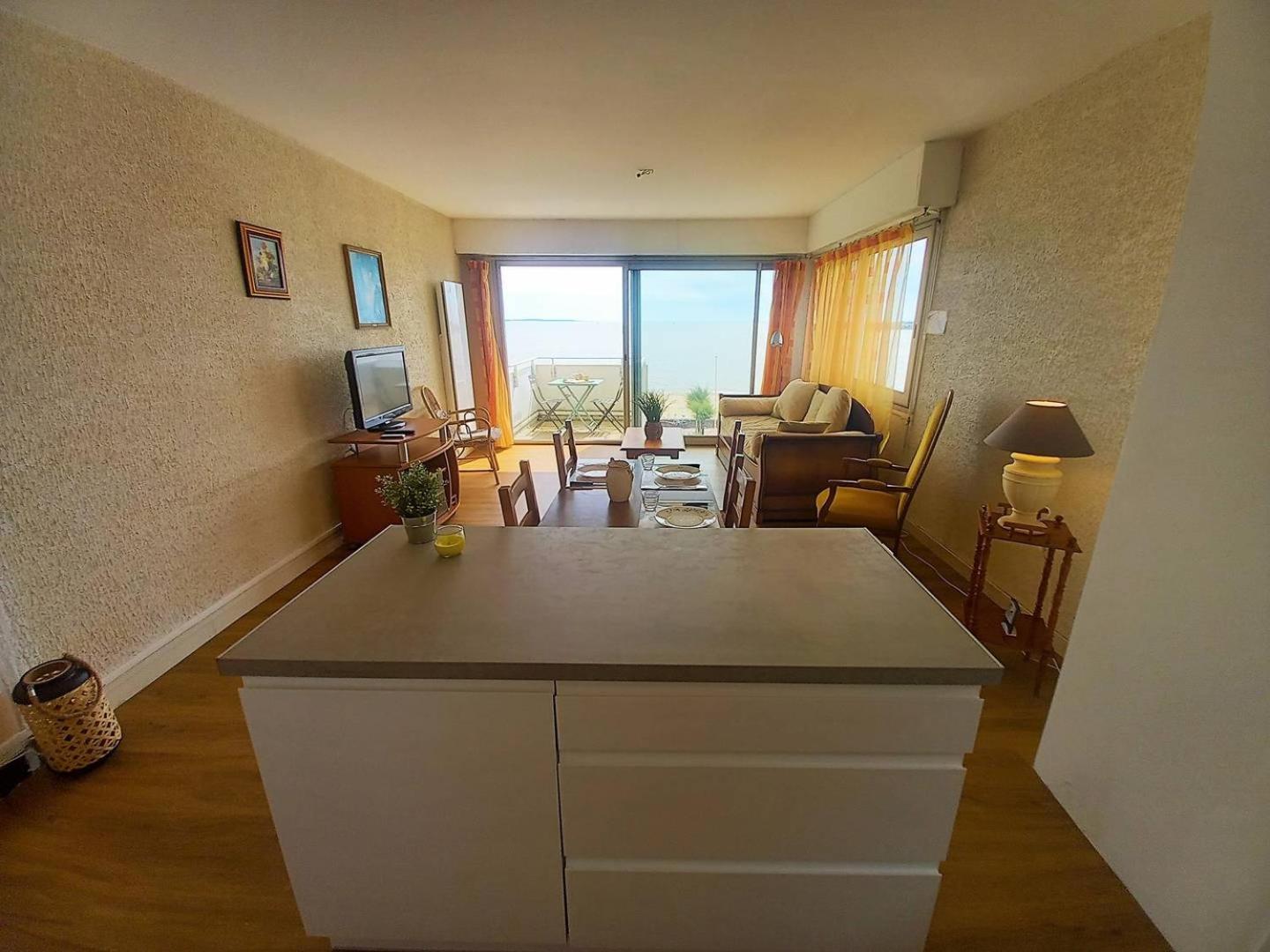 Royan - Vue Mer Pour Cet Appartement Face A La Plage - Grande Conche Exterior photo