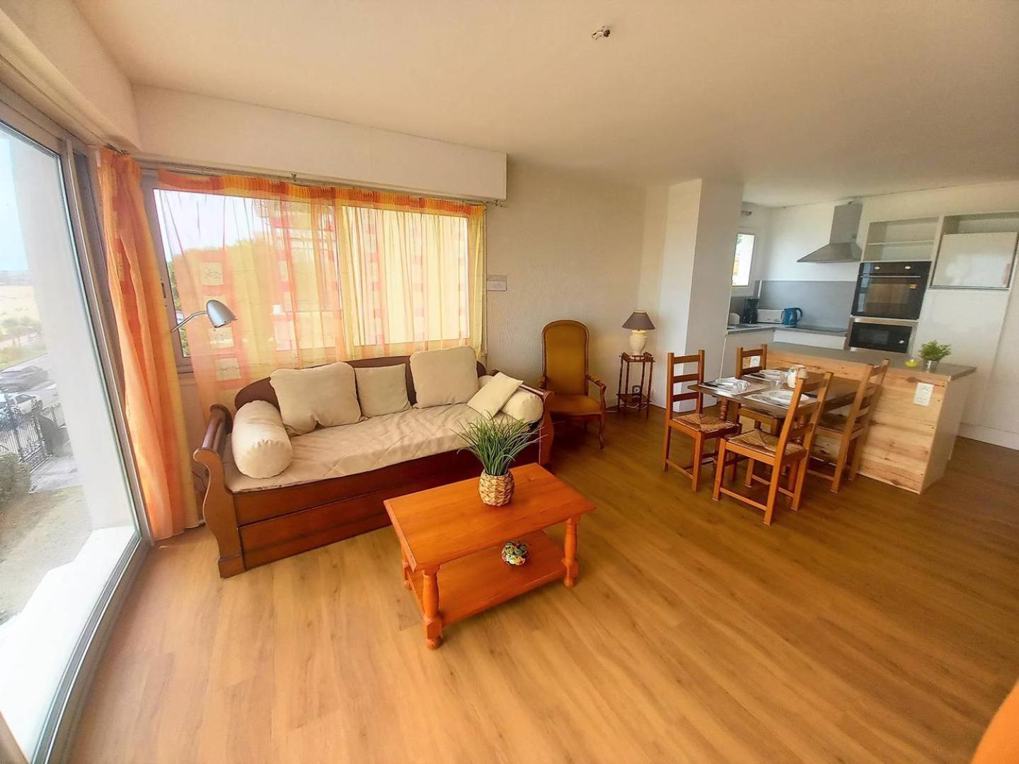 Royan - Vue Mer Pour Cet Appartement Face A La Plage - Grande Conche Exterior photo